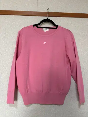 쿠레쥬 스킨 컬러가 예뻐 보이는 화사한 핑크 긴팔 니트 9R