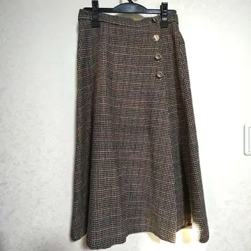 체크 무늬 플레어 스커트