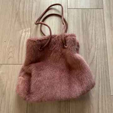 Elura 더스티 핑크 퍼 숄더백 엘르