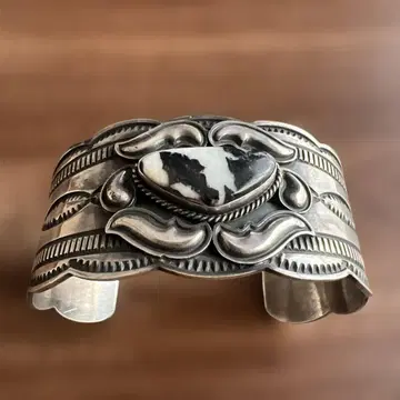 Andy Cadman 앤디 캐드먼 화이트 버팔로 뱅글