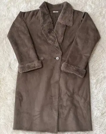 새상품급 mystic 16AW 롱 페이크 무스탕 코트 그레이