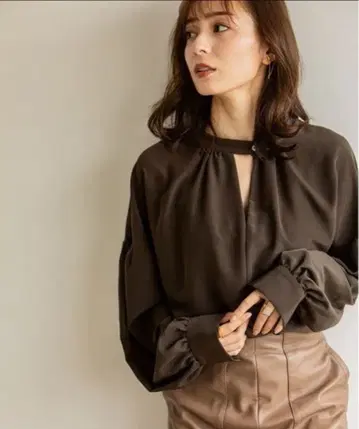 [나카무라 아사미 x NOBLE] 2WAY 초커풍 블라우스