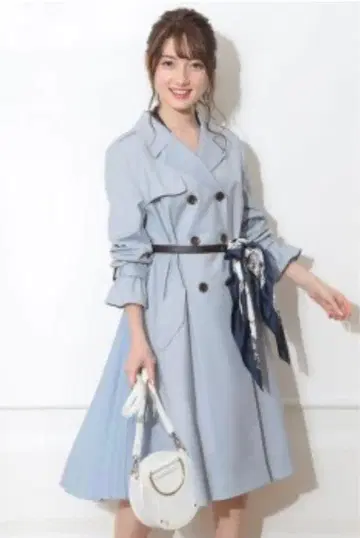 아푸와이저 리셰 플리츠 트렌치코트