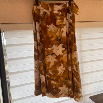 플라워 프린트 랩스커트 브라운