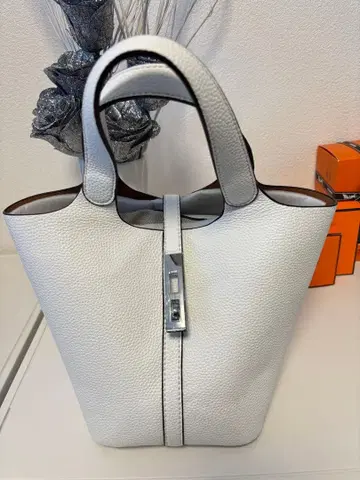 버킷백 큐브 핸드백 가죽 화이트