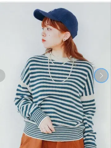 7게이지 보더 크루넥 니트