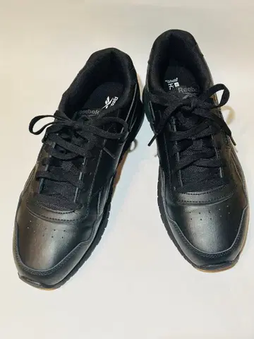 리복 블랙 스니커즈