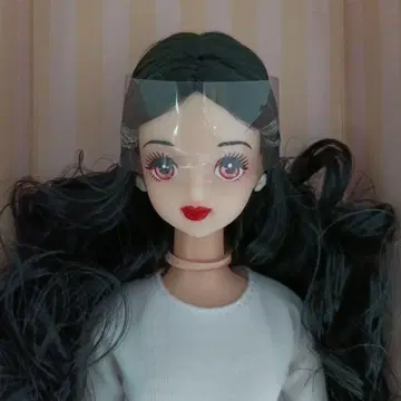 타마키 리카짱 캐슬 뷰티 컬렉션 빨간색 립 블랙 헤어 눈가 티크