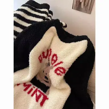 캐주얼 플리스 스웨터 블랙 화이트 레드