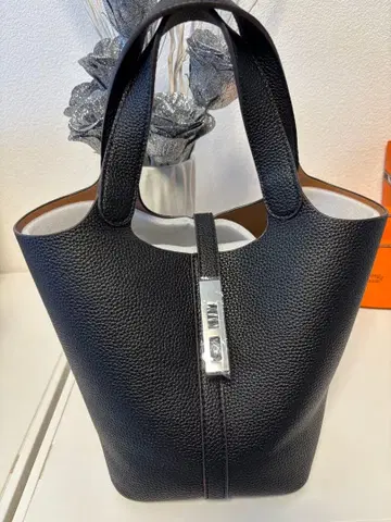 버킷백 큐브 핸드백 가죽 블랙