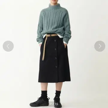 마가렛호웰 21AW 지롱울 하이넥 II 라이트 블루