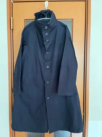 블랙 롱 코트 버튼 포함