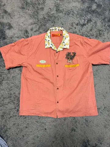 레몬 패턴 옷깃의 캐주얼 반팔 셔츠