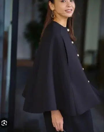 유나이티드 애로우즈 케이프 니트 타키마키 착용