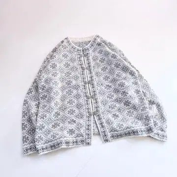 노르웨이 설경 모노톤 노르딕 무늬 니트 가디건 하트 버튼