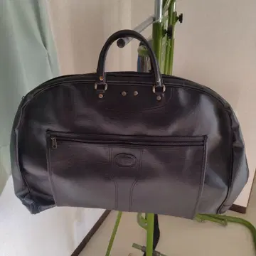 블랙 합성 피혁 라운드형 가먼트 백