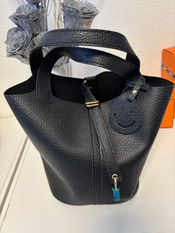 버킷백 큐브 핸드백 가죽 블랙