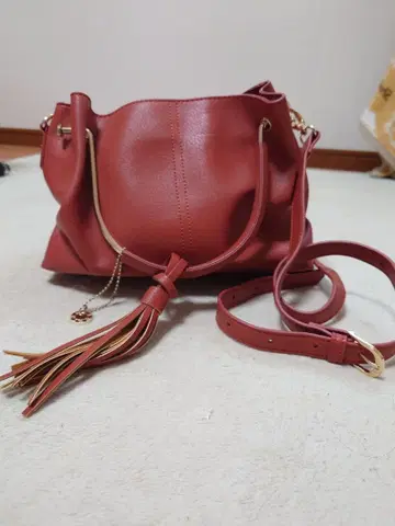 니나 뮤우 숄더백 빨간색 태슬 포함