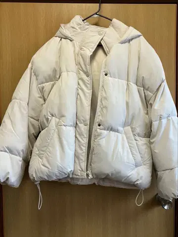 화이트 후드 부착 다운 자켓 L 사이즈