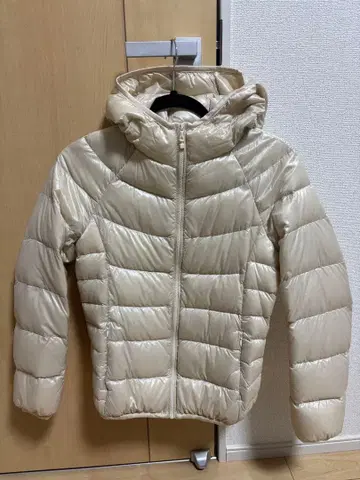 울트라 라이트 다운 아이보리 UNIQLO S