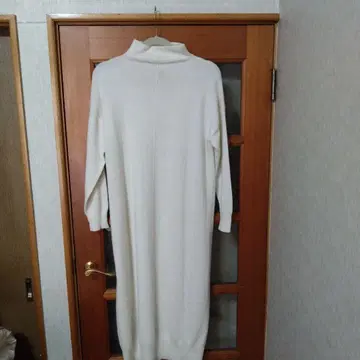 화이트 터틀넥 니트 원피스 캐시미어 100%