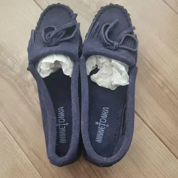 MINNETONKA 네이비 모카신 박스 포함