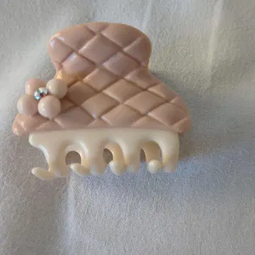 acca 핑크 베이지 꽃 장식 클립