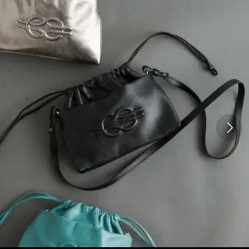 ear PAPILLONNER 엠보싱 미니 복조리 숄더백