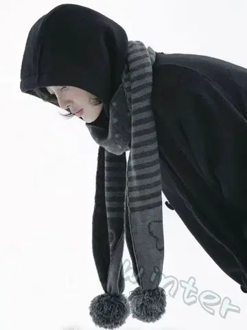 hugyourskin 다크 그레이 스트라이프 도트 폼폼 머플러