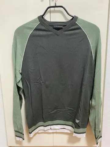 EMPORIO ARMANI 다크 그린 V넥 스웨터