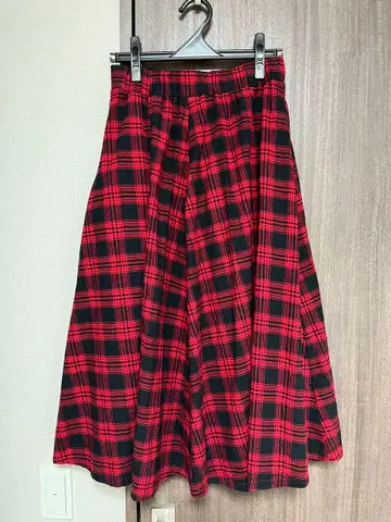 라.플리마켓베라 빨검 체크 플레어 롱 스커트