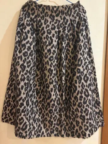 Spick & Span 레오파드 무늬 플레어 스커트 무릎 기장