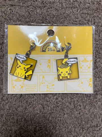 [레어템] 포켓몬 센터 피카츄 아크릴 키링 2개 세트