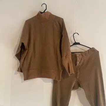 브라운 맨투맨 셋업