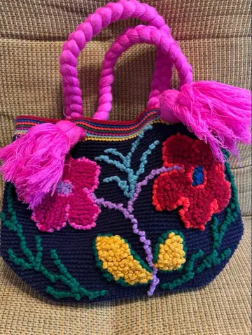 꽃무늬 자수 니트 핸드백 네이비 미사용 새상품