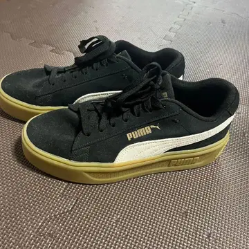 PUMA 블랙 스니커즈