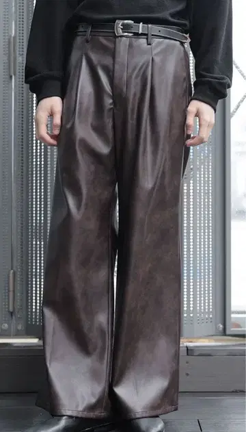 HARE LUXE 가죽 와이드 플레어 팬츠 새상품