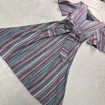 코구라 유이 착용 스트라이프 반팔 A라인 원피스