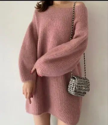 스나이델 핑크 오프숄더 니트 원피스