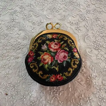 쁘띠포앙 자수 금 소품함 지갑