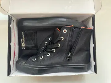 블랙 하이컷 스니커즈 사이드 지퍼 부착