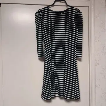 미사용 titty&Co. 스트라이프 긴팔 무릎 기장 원피스