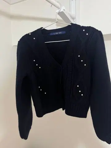 블랙 펄 장식 가디건