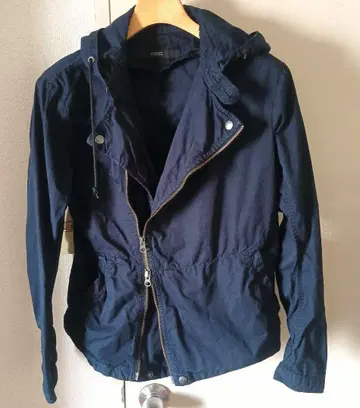 INHERIT 후드 부착 네이비 자켓