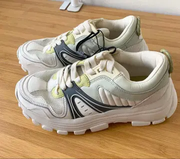 [ ZARA ] 테크니컬 스니커즈 민트 그린