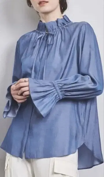 시착만 한 프릴 달린 파란색 긴팔 셔츠 유나이티드 애로우즈