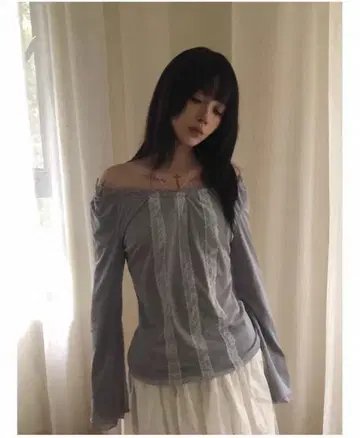 페어리 그런지 프릴 레이스 상의 그레이 y2k