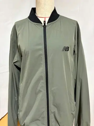 [ 가격 인하 ] 뉴발란스 나일론 자켓 올리브 그린