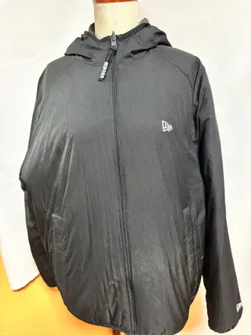 뉴에라 리버서블 자켓 블랙 카모플라쥬