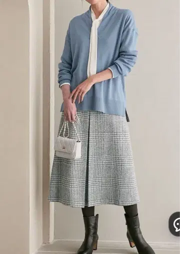 23구 울 레이어트 카라 V넥 니트 사이즈 44